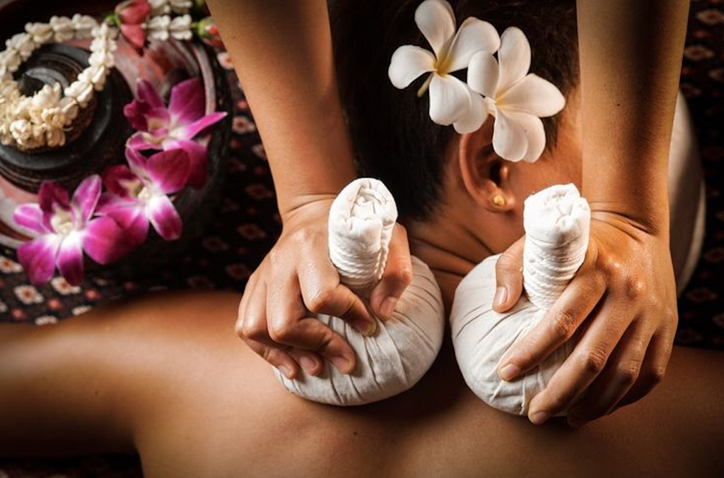 THAI AROMA MASSAGE