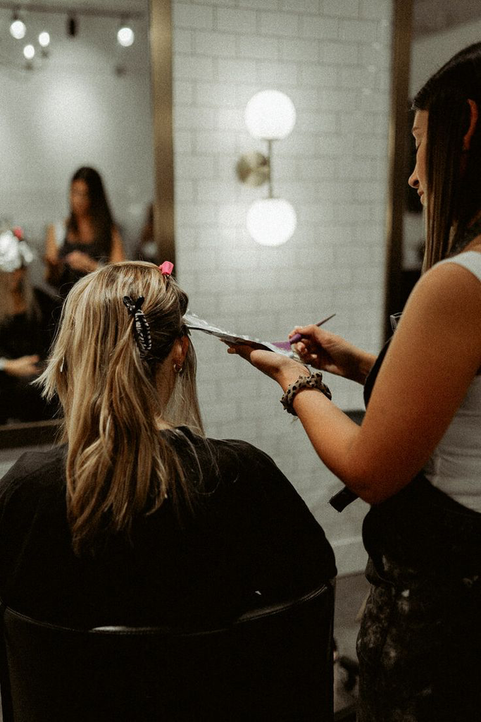 COLORING ROOTS SHORT